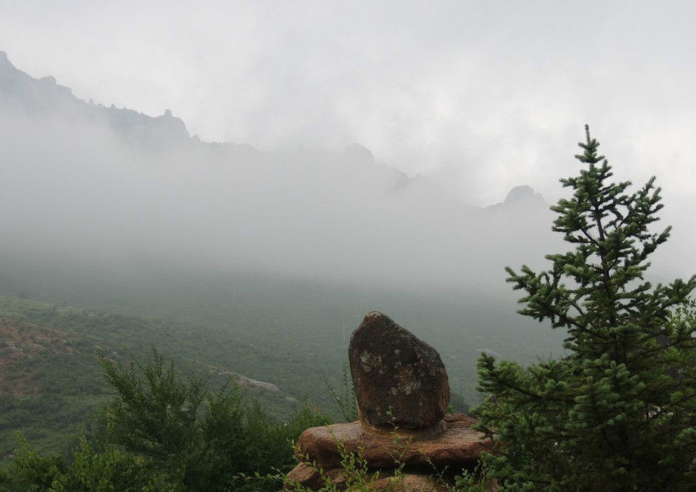 【鋼城文苑】青山的雨